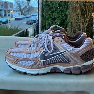 Nike Running Shoes with Brown and Cream Accents Vomero 5